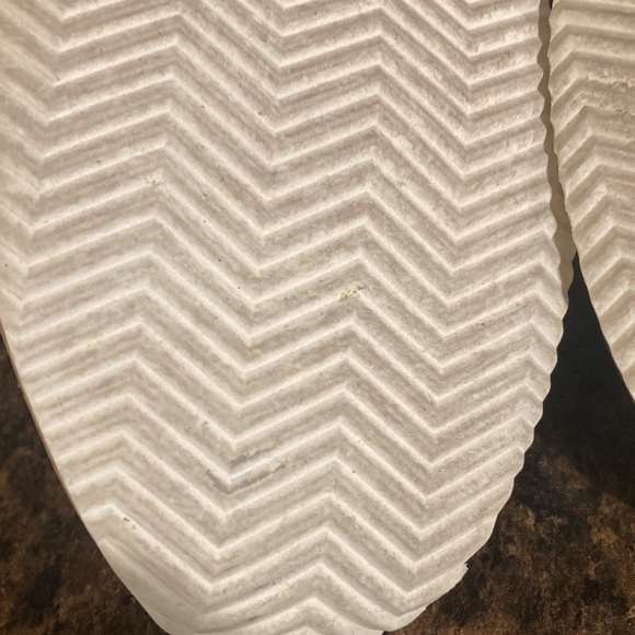 Women's shoes. - Picture 10 of 12